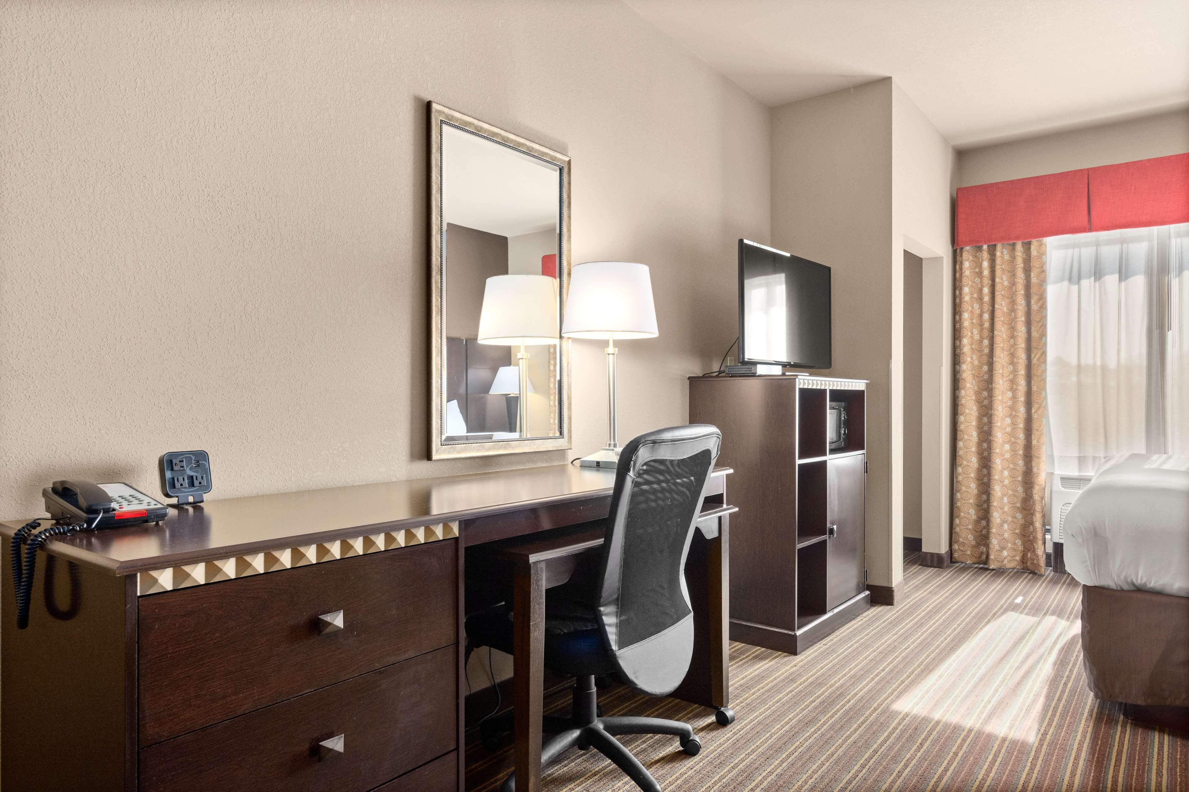 Surestay Plus Hotel By Best Western Portland Route 52 West Екстер'єр фото