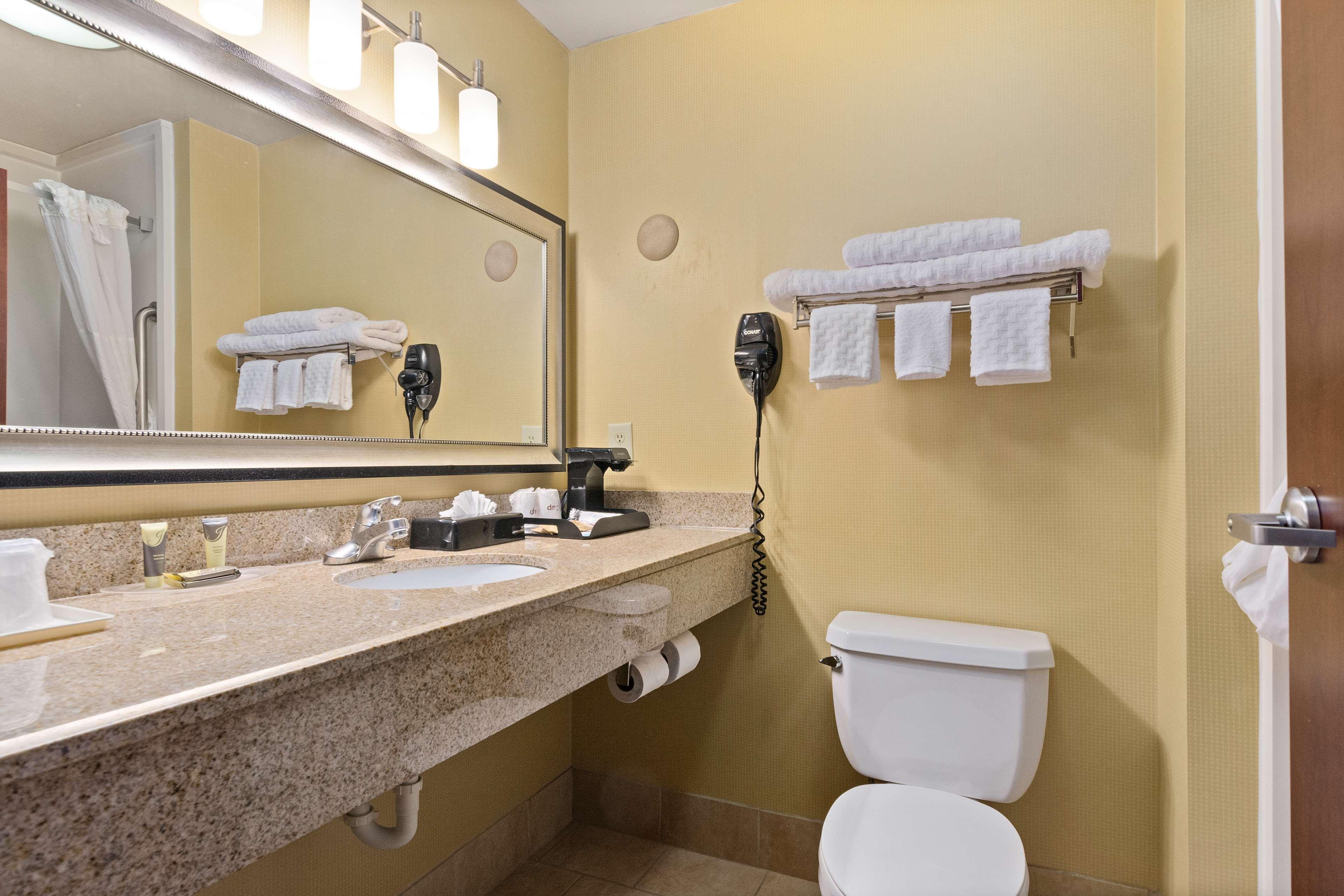 Surestay Plus Hotel By Best Western Portland Route 52 West Екстер'єр фото