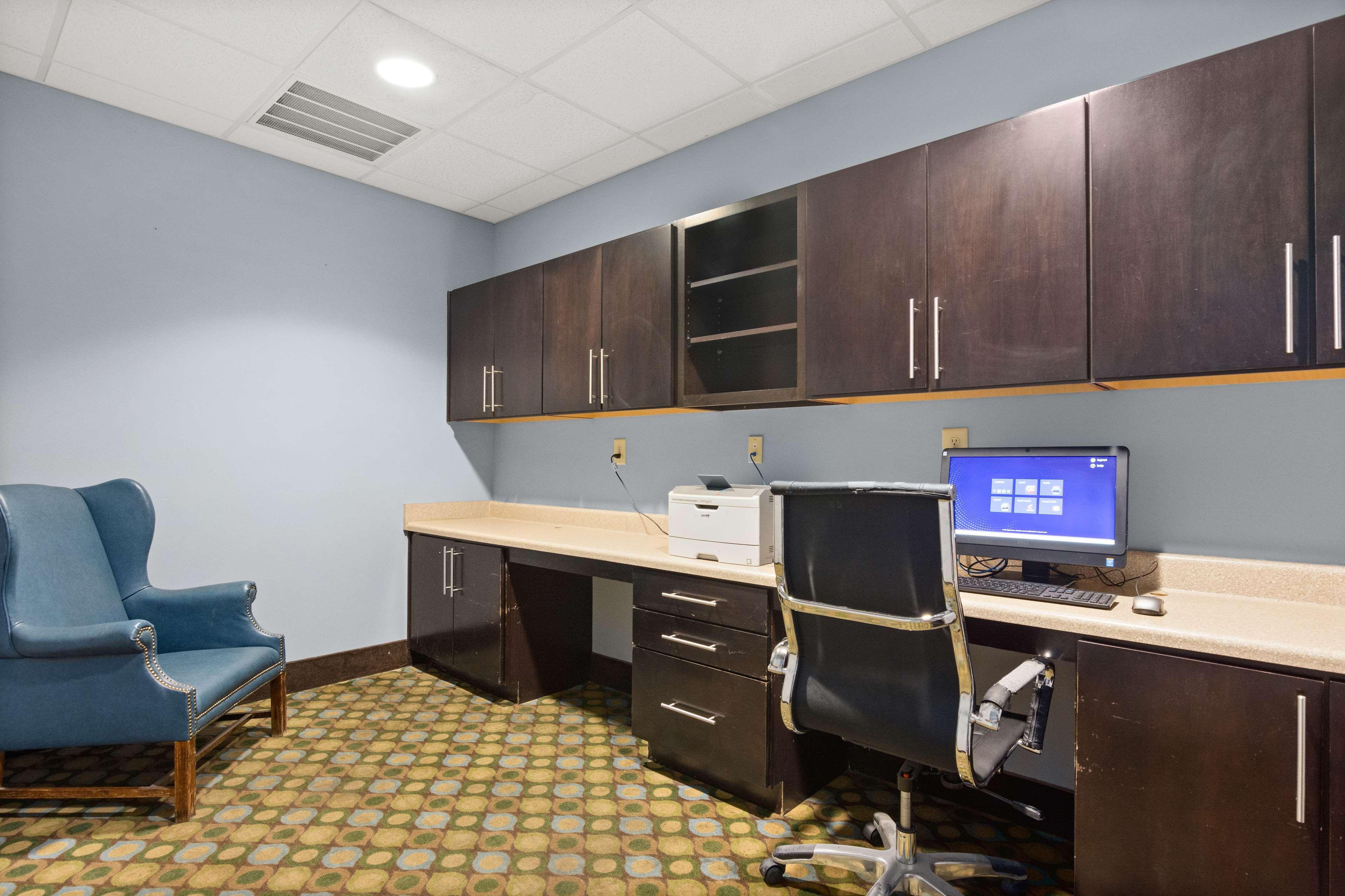Surestay Plus Hotel By Best Western Portland Route 52 West Екстер'єр фото