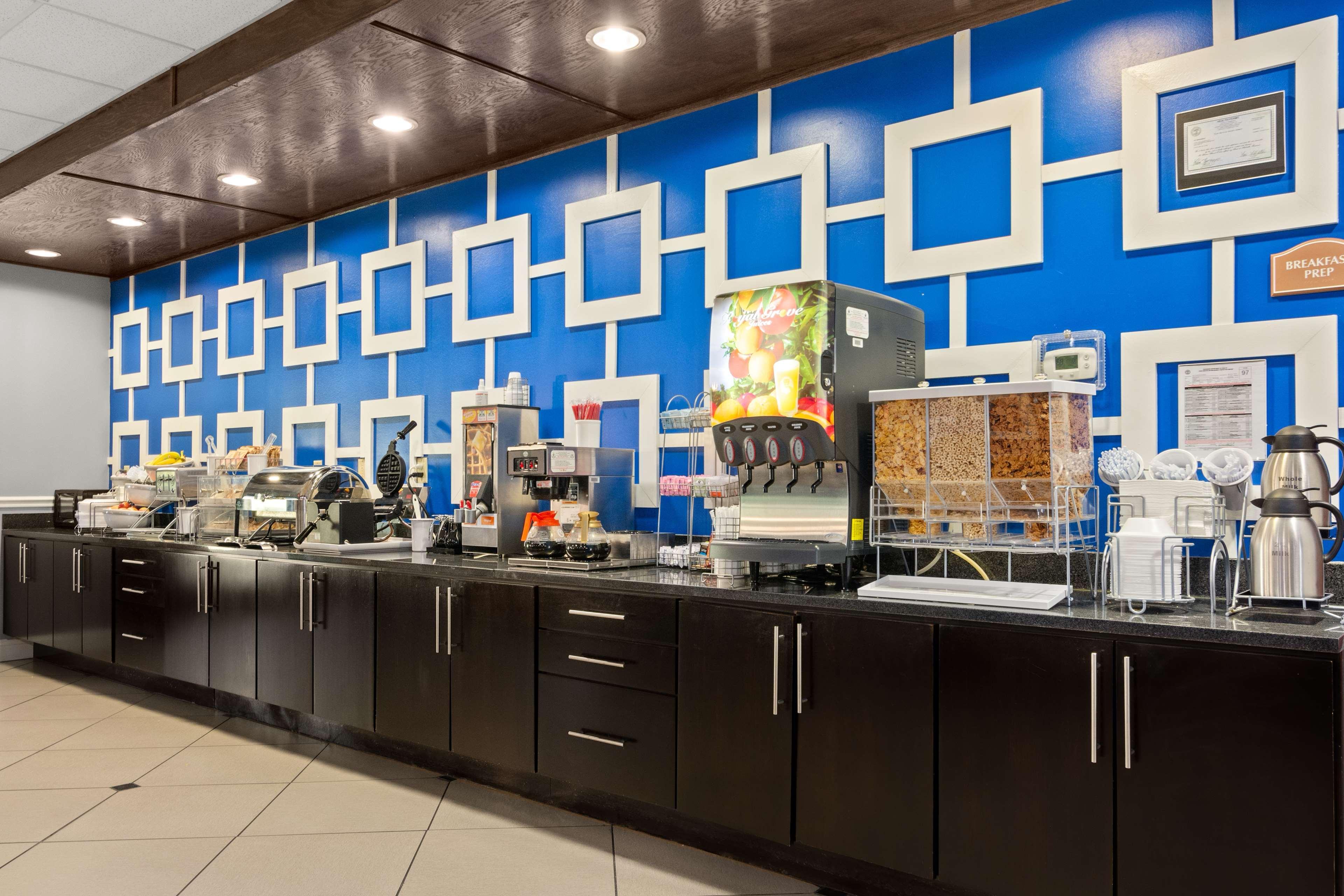 Surestay Plus Hotel By Best Western Portland Route 52 West Екстер'єр фото