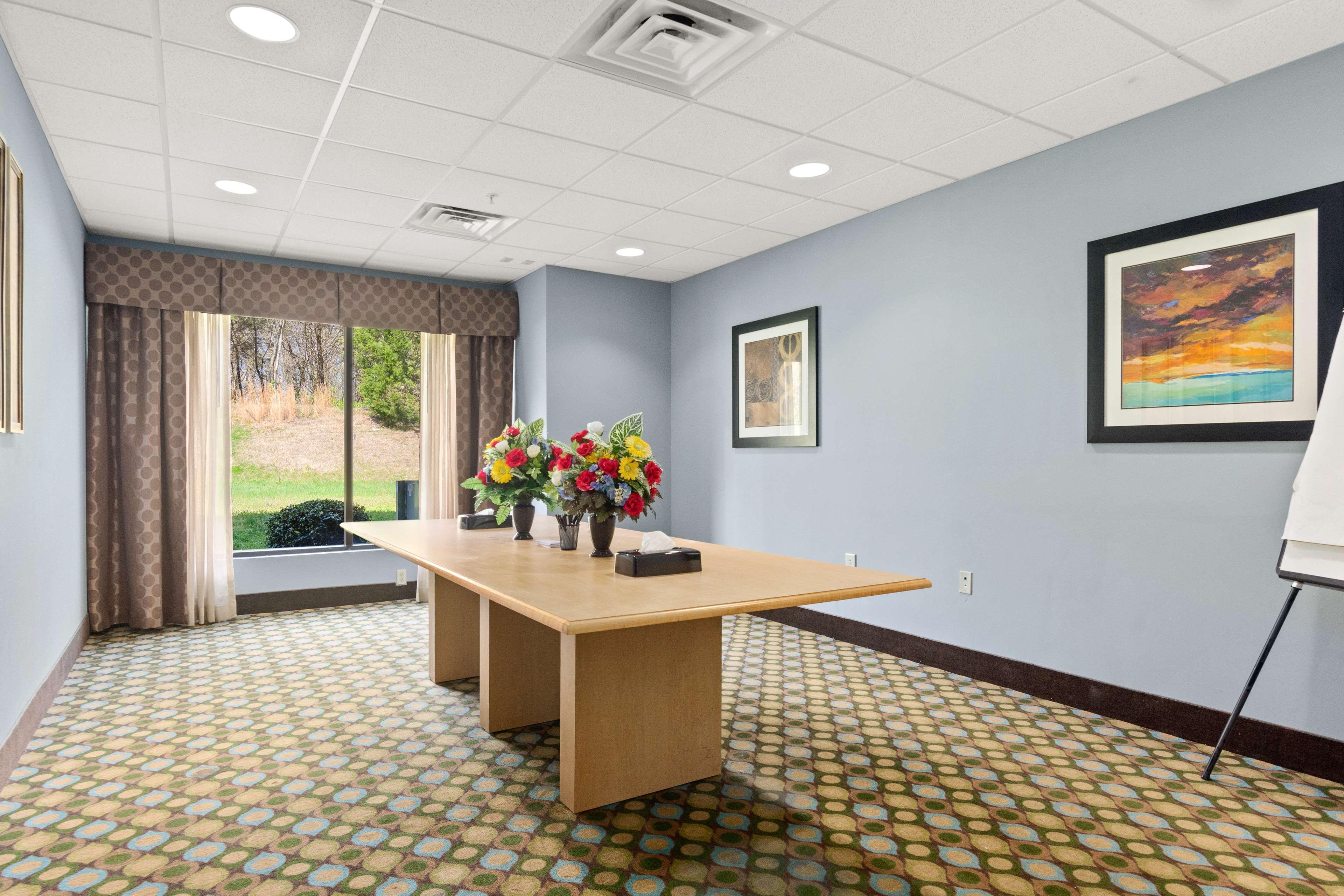 Surestay Plus Hotel By Best Western Portland Route 52 West Екстер'єр фото